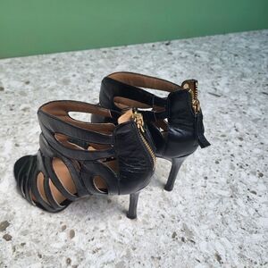 2/$30 NINE West Leather Dress Sandals with Back Gold Zipper - Size 6.5